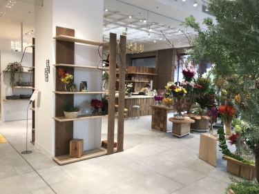 【かるかや恵比寿三越店様 什器納品事例】