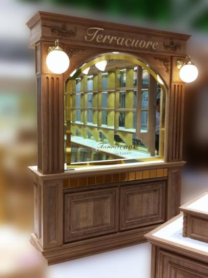 【化粧品店　大型什器納品事例】